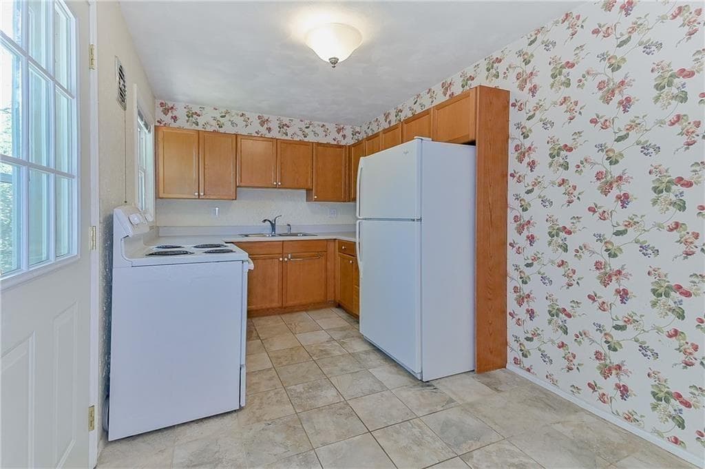 4 bedroom, 2 bathroom, 1,503 sq ft single family residence for rent at 1935 Inverness Road, Smyrna, GA 30080 for $2,500 a month — photo 7