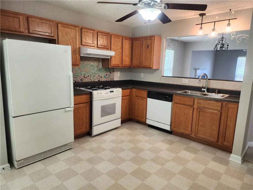 3 bedroom, 2 bathroom, 1,443 sq ft single family residence under contract at 4502 Baker Grove Road, Acworth, GA 30101 — photo 2