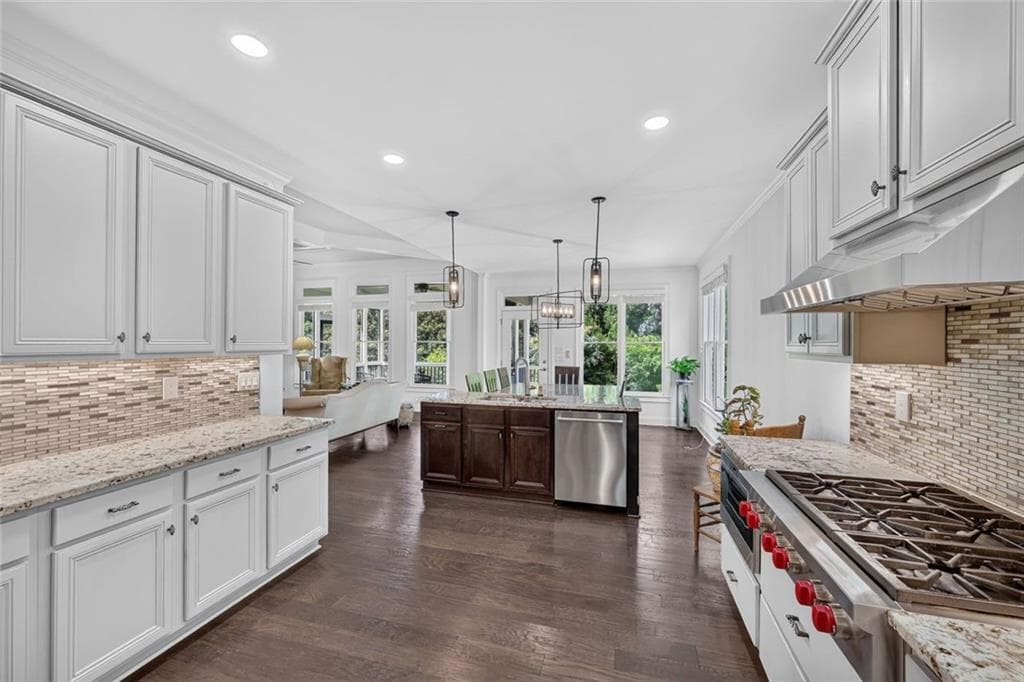 6 bedroom, 6 bathroom, 5,401 sq ft single family residence for sale at 3130 Caney Estates Place, Cumming, GA 30041 — photo 7