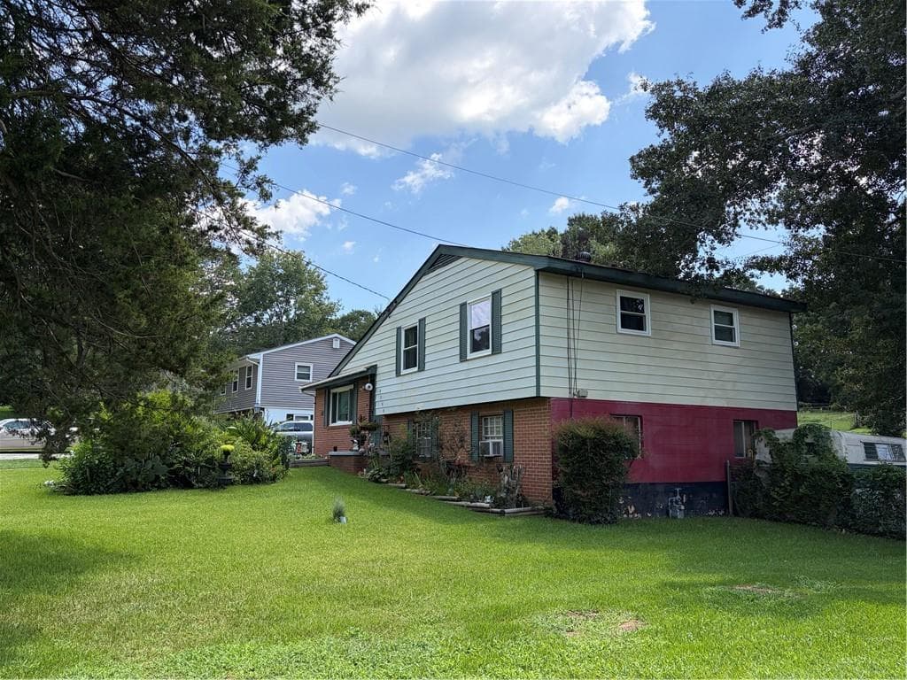 4 bedroom, 2 bathroom, 1,500 sq ft single family residence for sale at 8399 San Jose Trail, Jonesboro, GA 30236
