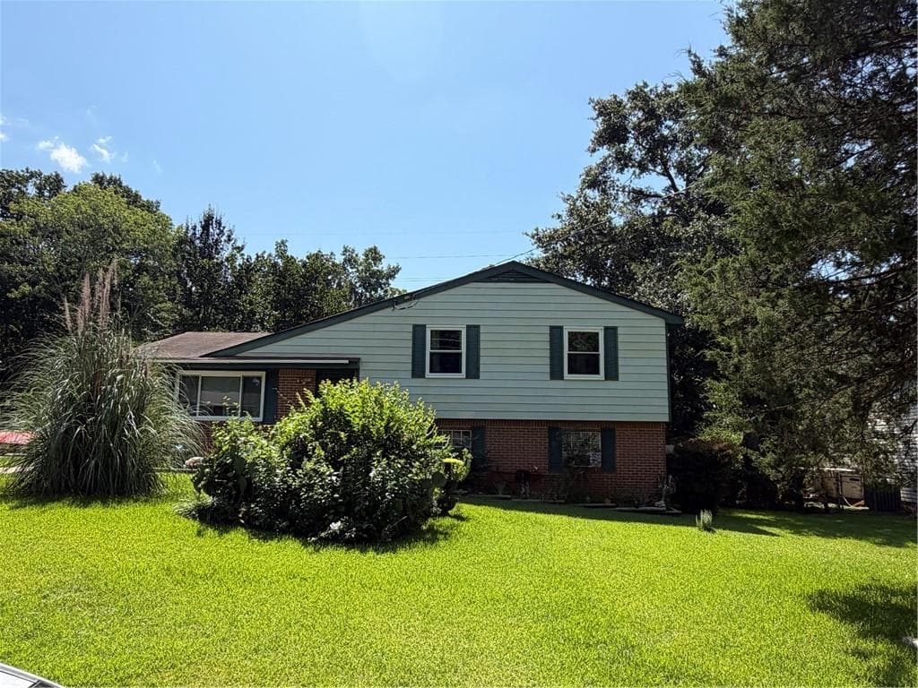 4 bedroom, 2 bathroom, 1,500 sq ft single family residence for sale at 8399 San Jose Trail, Jonesboro, GA 30236 — photo 2