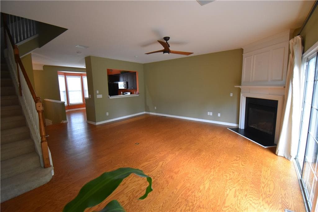 4 bedroom, 3 bathroom, 1,722 sq ft townhouse for rent at 1002 Thornborough Drive, Alpharetta, GA 30004 for $2,300 a month — photo 3