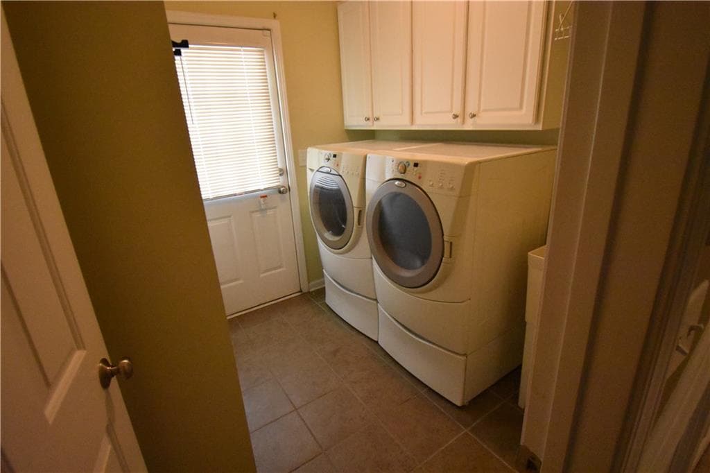 4 bedroom, 3 bathroom, 1,722 sq ft townhouse for rent at 1002 Thornborough Drive, Alpharetta, GA 30004 for $2,300 a month — photo 4