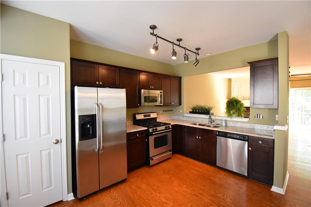 4 bedroom, 3 bathroom, 1,722 sq ft townhouse for rent at 1002 Thornborough Drive, Alpharetta, GA 30004 for $2,300 a month — photo 6