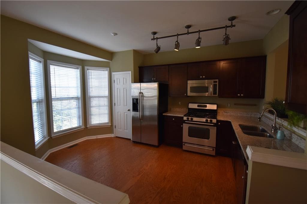 4 bedroom, 3 bathroom, 1,722 sq ft townhouse for rent at 1002 Thornborough Drive, Alpharetta, GA 30004 for $2,300 a month — photo 7