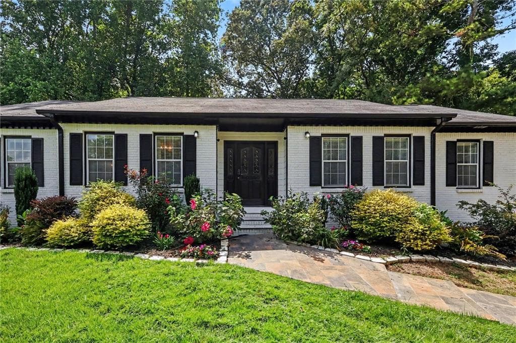 6 bedroom, 5 bathroom, 1,986 sq ft single family residence for sale at 745 Greenwood Lane, Atlanta, GA 30331 — photo 2