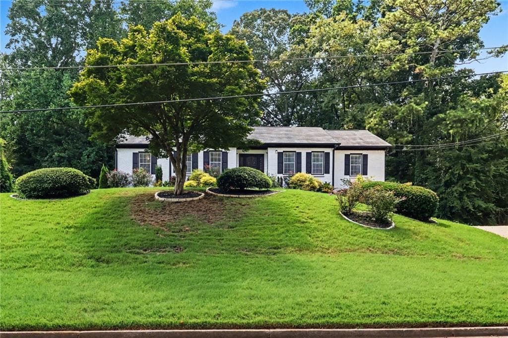 6 bedroom, 5 bathroom, 1,986 sq ft single family residence for sale at 745 Greenwood Lane, Atlanta, GA 30331 — photo 3