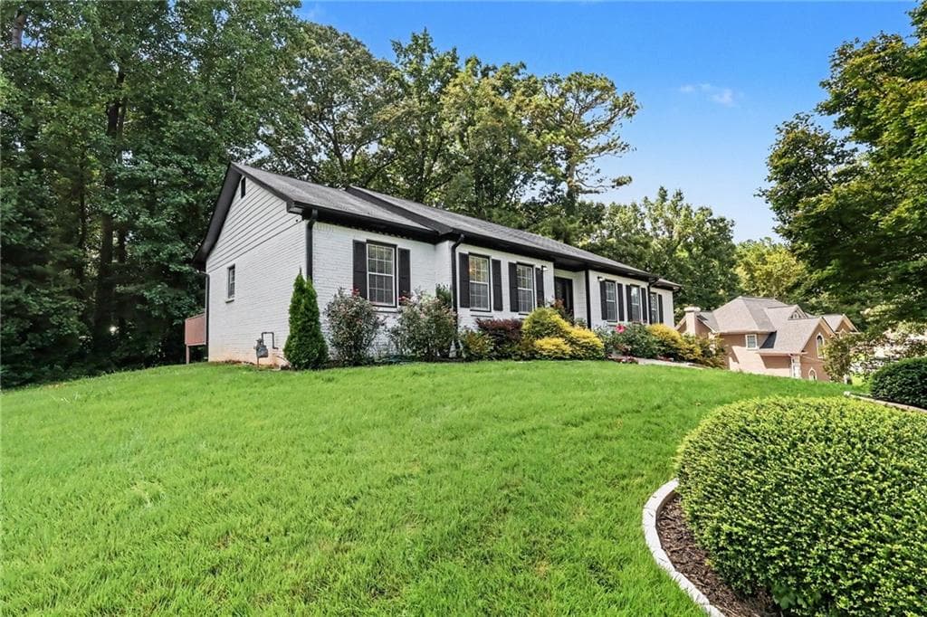 6 bedroom, 5 bathroom, 1,986 sq ft single family residence for sale at 745 Greenwood Lane, Atlanta, GA 30331 — photo 5
