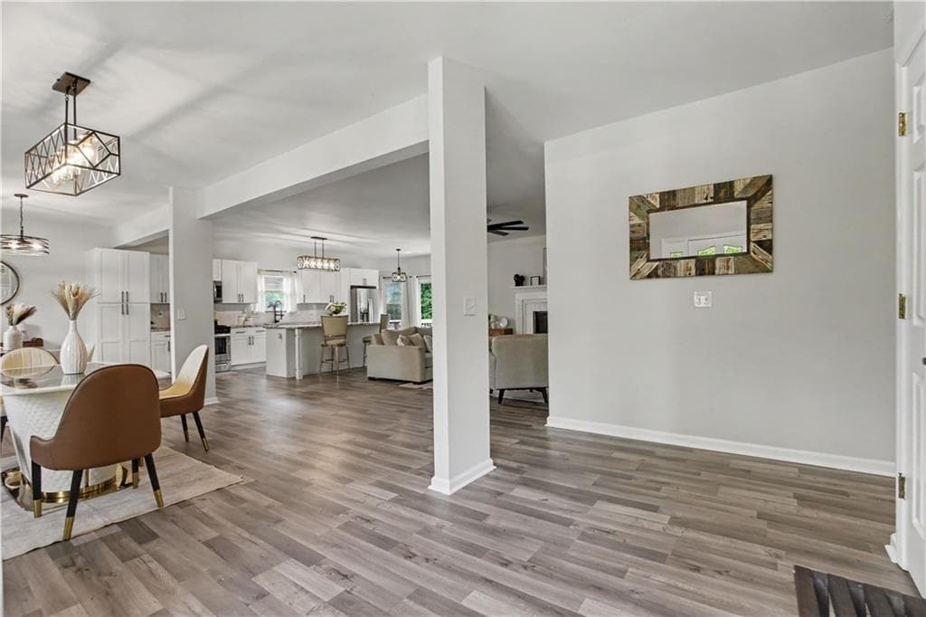 6 bedroom, 5 bathroom, 1,986 sq ft single family residence for sale at 745 Greenwood Lane, Atlanta, GA 30331 — photo 6