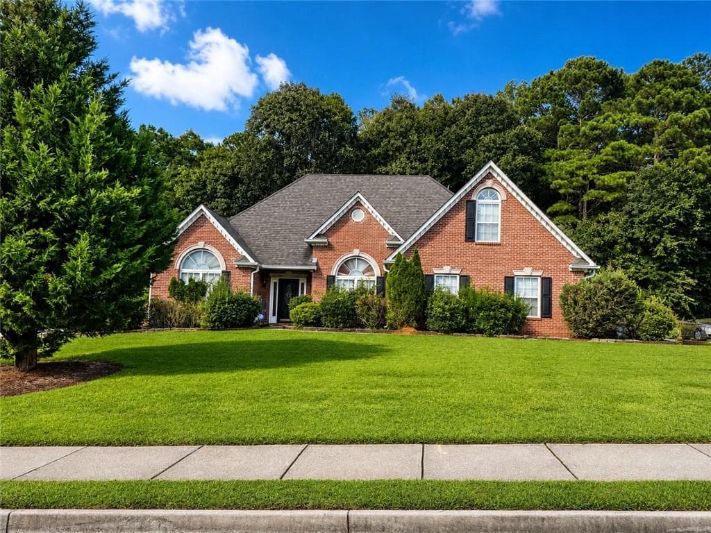 4 bedroom, 2 bathroom, 2,336 sq ft single family residence under contract at 140 Danube Trail, Stockbridge, GA 30281