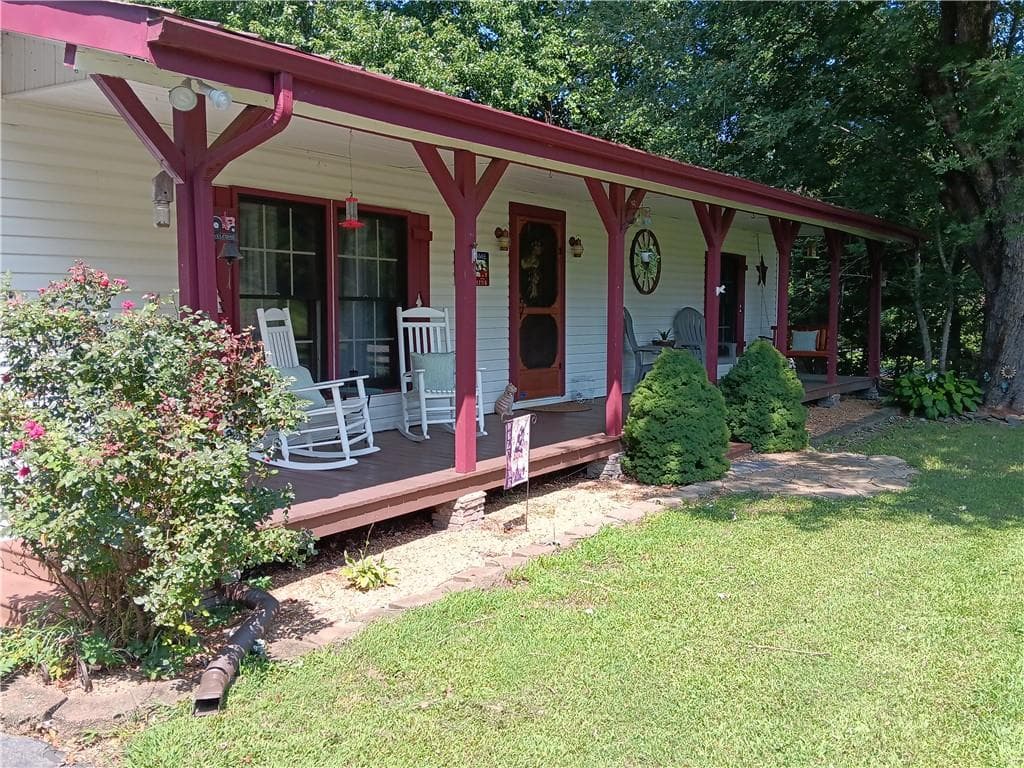 2 bedroom, 2 bathroom, 1,170 sq ft single family residence for sale at 575 Turner Road, Cleveland, GA 30528 — photo 2