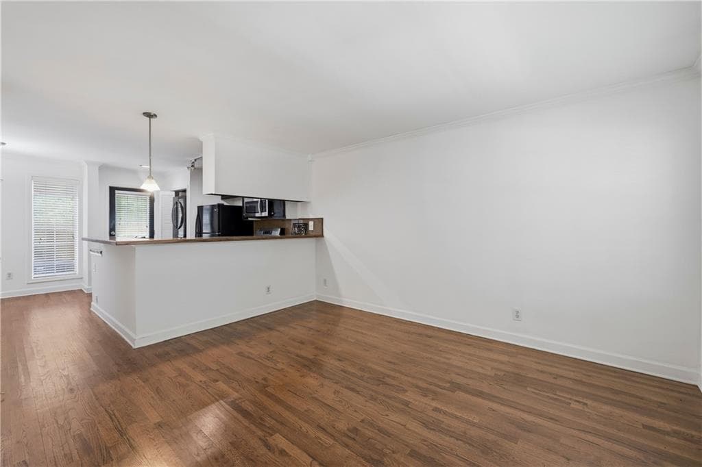 2 bedroom, 2 bathroom, 950 sq ft townhouse under contract at 2232 Dunseath Avenue 105, Atlanta, GA 30318 — photo 5