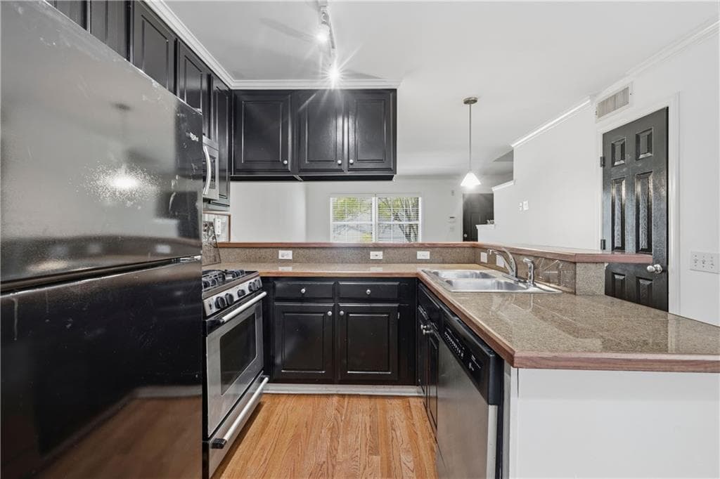 2 bedroom, 2 bathroom, 950 sq ft townhouse under contract at 2232 Dunseath Avenue 105, Atlanta, GA 30318 — photo 8