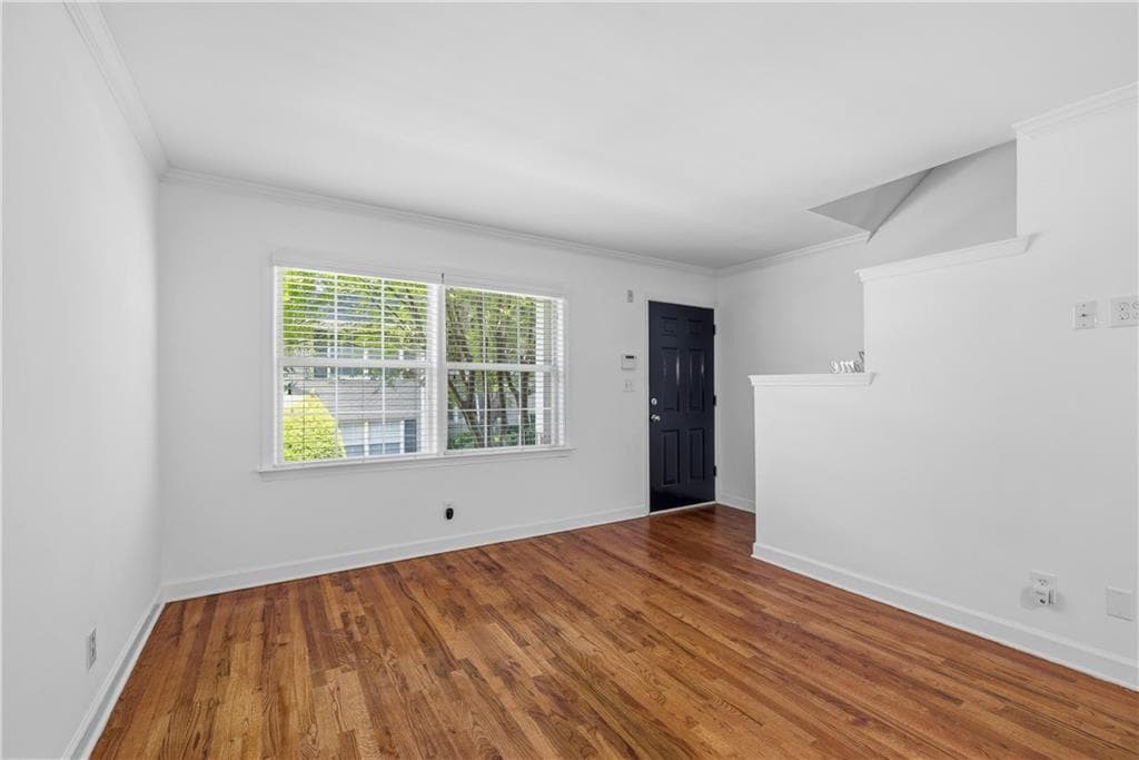 2 bedroom, 2 bathroom, 950 sq ft townhouse under contract at 2232 Dunseath Avenue 105, Atlanta, GA 30318 — photo 6