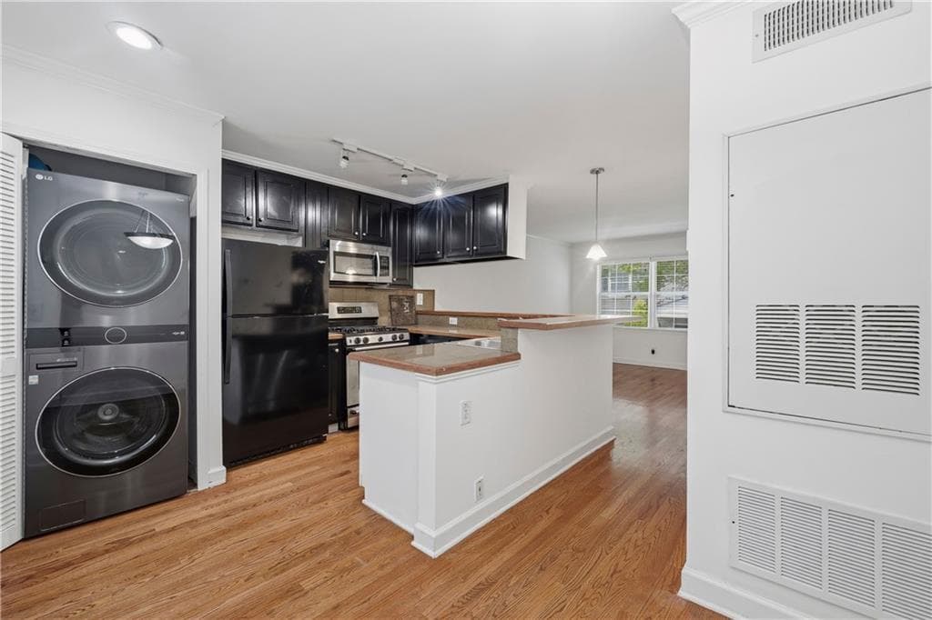 2 bedroom, 2 bathroom, 950 sq ft townhouse under contract at 2232 Dunseath Avenue 105, Atlanta, GA 30318 — photo 9