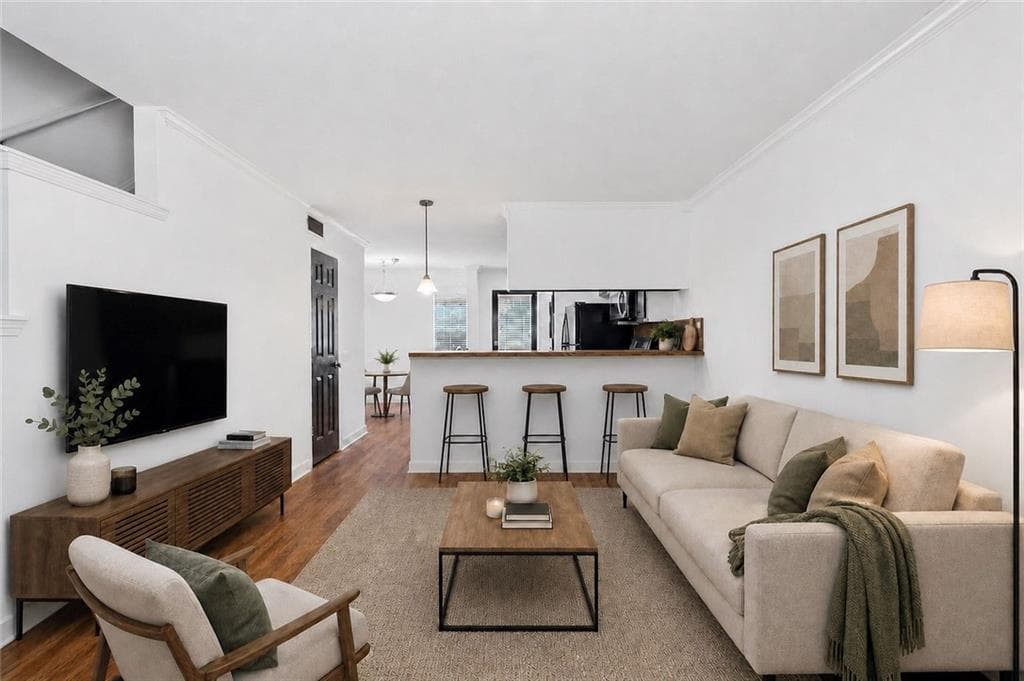 2 bedroom, 2 bathroom, 950 sq ft townhouse under contract at 2232 Dunseath Avenue 105, Atlanta, GA 30318 — photo 4
