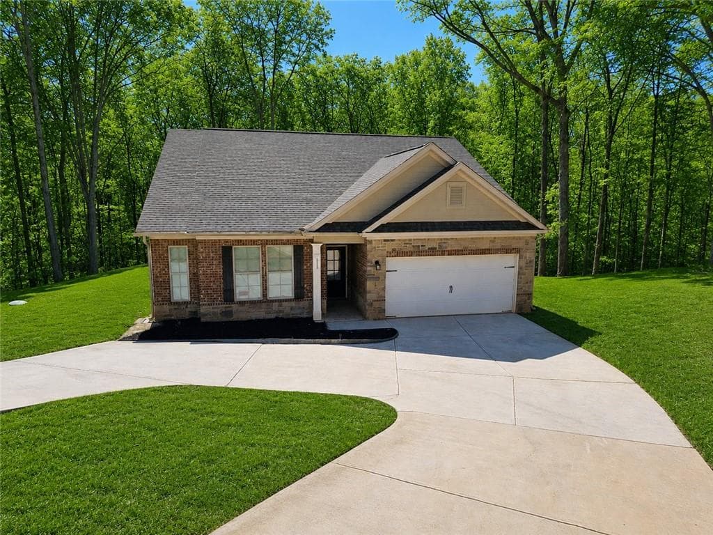 3 bedroom, 2 bathroom, 1,850 sq ft single family residence under contract at 333 Darlington Drive, Ellenwood, GA 30294