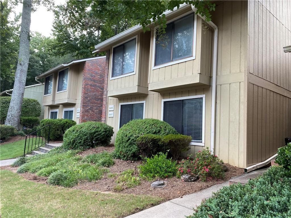 2 bedroom, 2 bathroom, 1,292 sq ft condominium for rent at 2207 Surrey Court, Marietta, GA 30067 for $1,650 a month