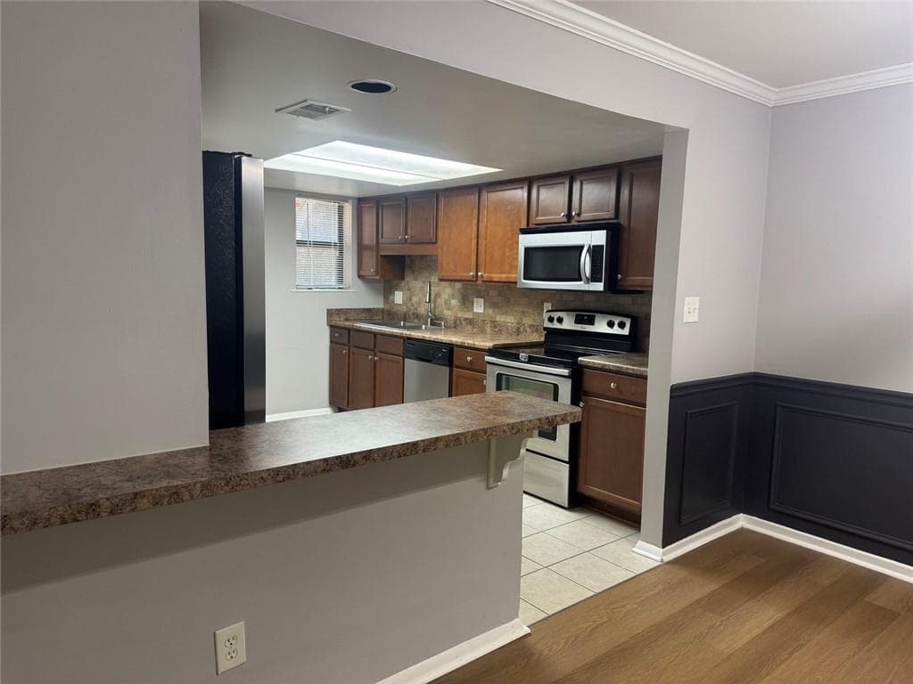 2 bedroom, 2 bathroom, 1,292 sq ft condominium for rent at 2207 Surrey Court, Marietta, GA 30067 for $1,650 a month — photo 2