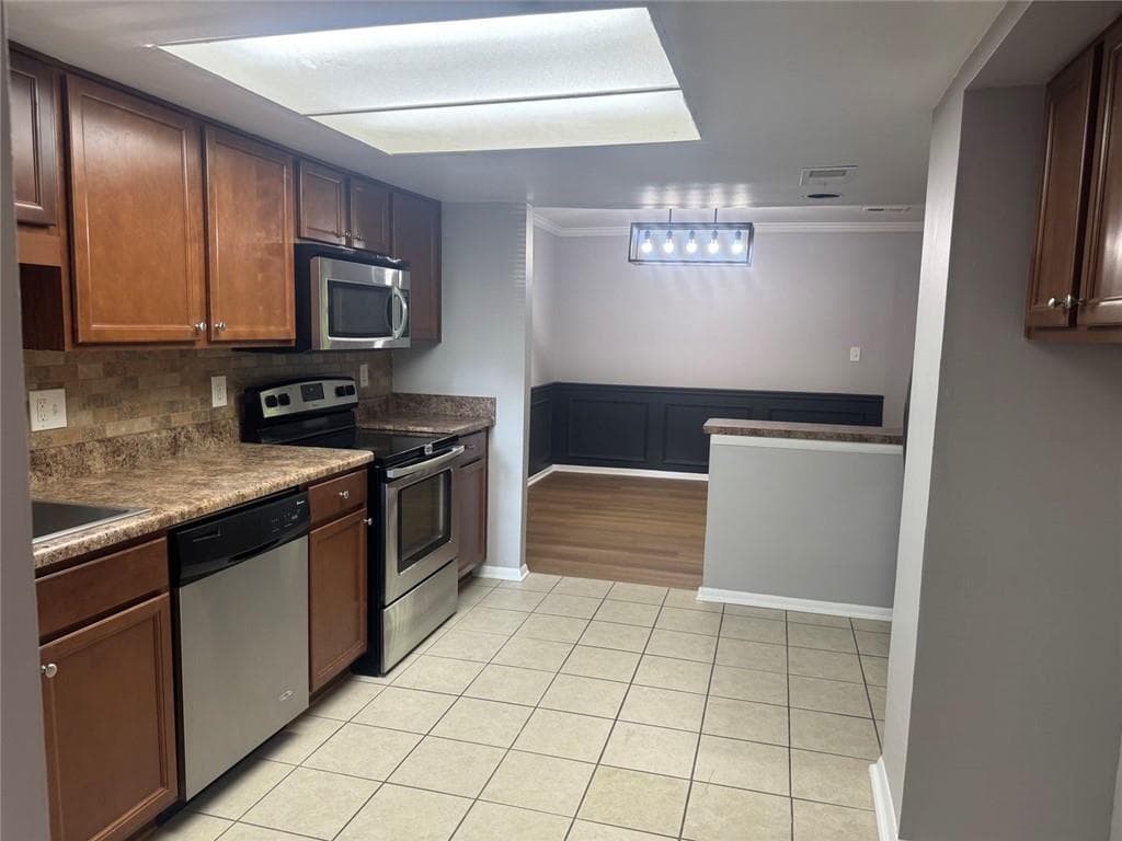 2 bedroom, 2 bathroom, 1,292 sq ft condominium for rent at 2207 Surrey Court, Marietta, GA 30067 for $1,650 a month — photo 3