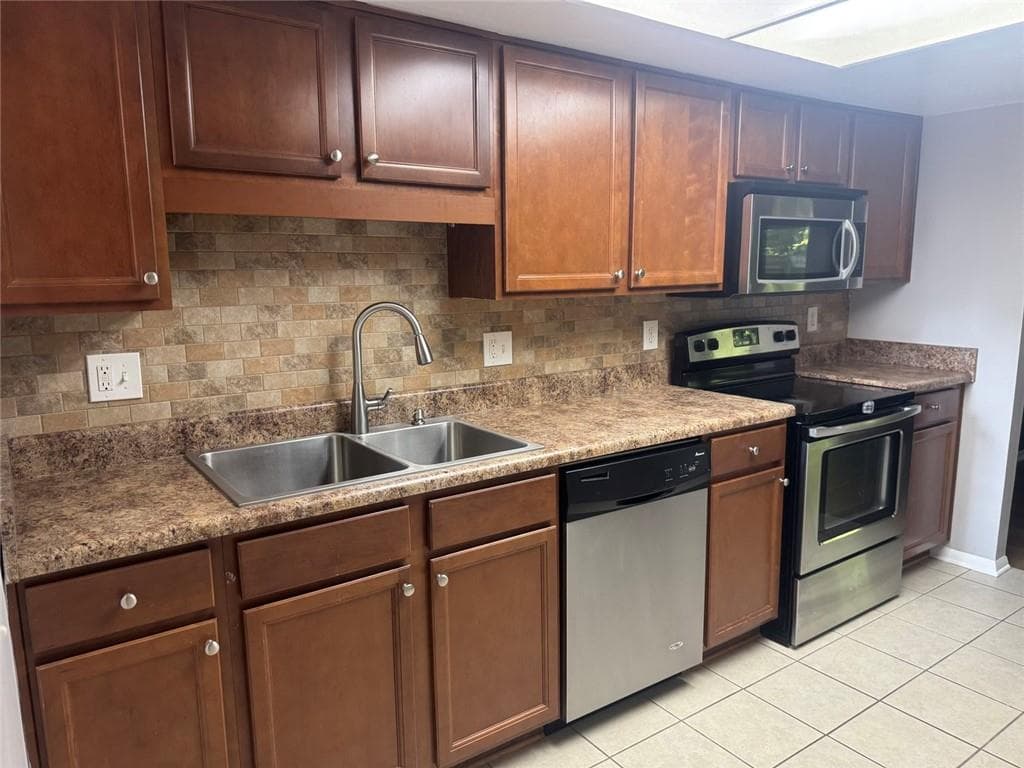 2 bedroom, 2 bathroom, 1,292 sq ft condominium for rent at 2207 Surrey Court, Marietta, GA 30067 for $1,650 a month — photo 6