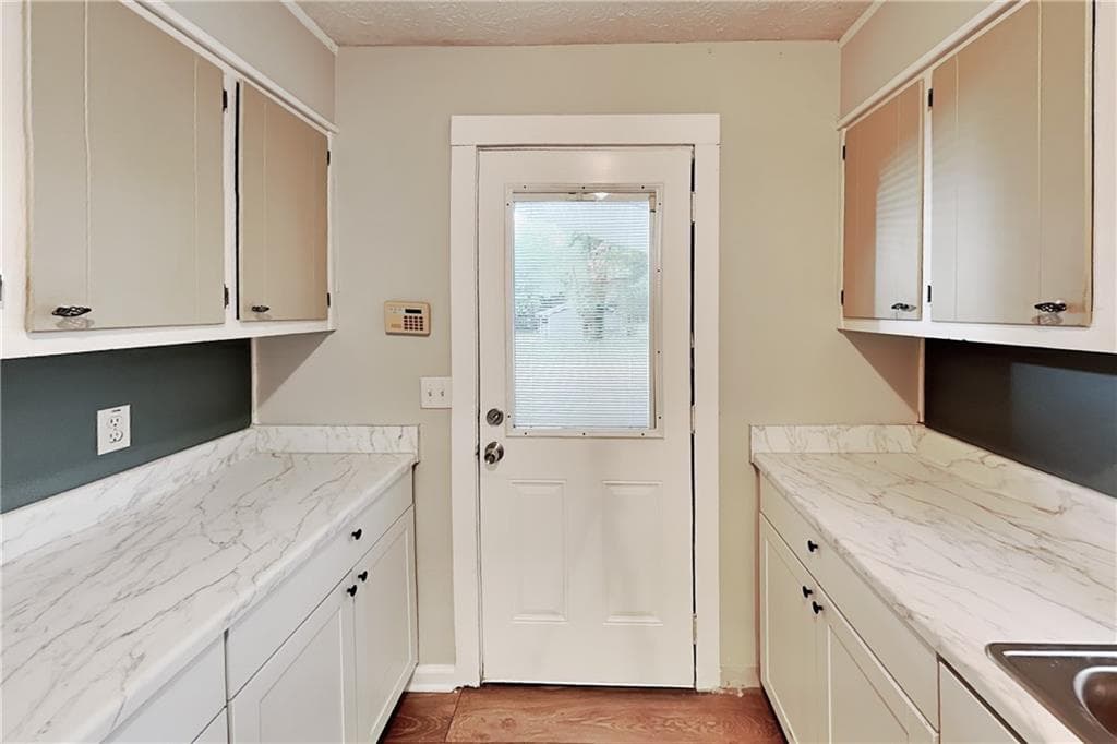 3 bedroom, 2 bathroom, 2,035 sq ft single family residence for rent at 4579 N Woodlake Lane, Conyers, GA 30013 for $1,675 a month — photo 4