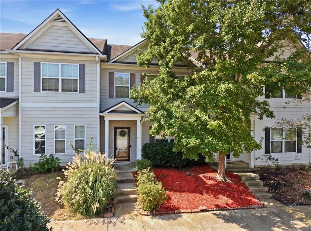 3 bedroom, 3 bathroom, 1,528 sq ft townhouse for sale at 4116 Flat Trail, Union City, GA 30291