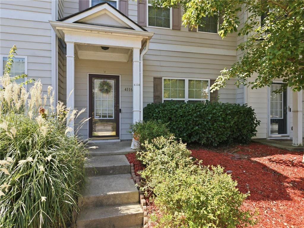 3 bedroom, 3 bathroom, 1,528 sq ft townhouse for sale at 4116 Flat Trail, Union City, GA 30291 — photo 5