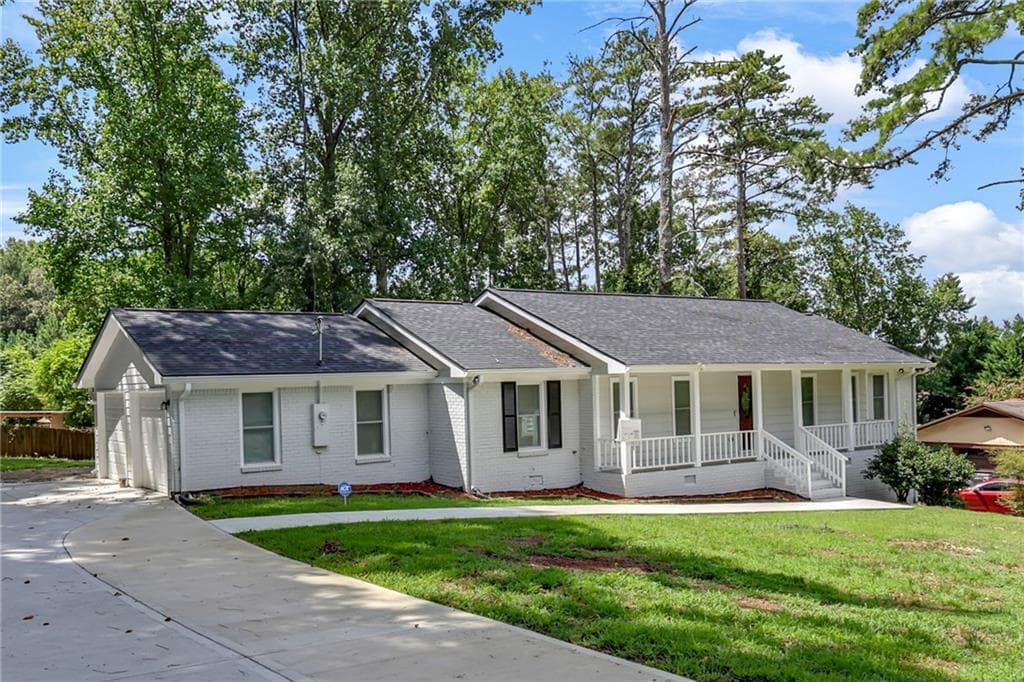 4 bedroom, 3 bathroom, 2,770 sq ft single family residence under contract at 4511 Ripplewood Drive, Lithonia, GA 30038 — photo 2