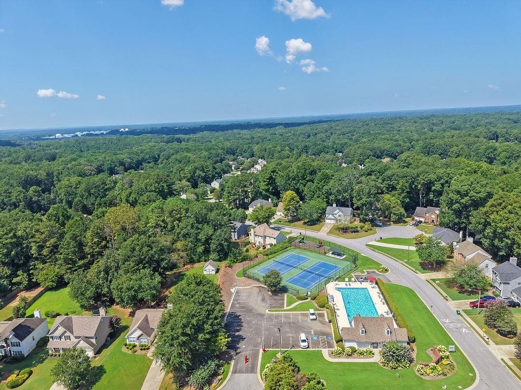 3 bedroom, 3 bathroom, 1,914 sq ft single family residence for sale at 2010 Hidden Valley Drive, Marietta, GA 30008 — photo 6