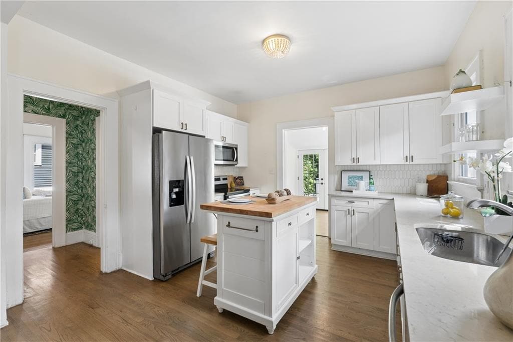 3 bedroom, 2 bathroom, 1,408 sq ft single family residence under contract at 645 Lexington Avenue, Atlanta, GA 30310 — photo 8