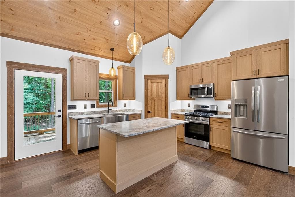 3 bedroom, 2 bathroom, 1,200 sq ft single family residence for sale at 116 Reindeer Lane, Talking Rock, GA 30175 — photo 8