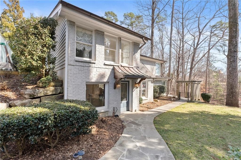 6 bedroom, 7 bathroom, 5,340 sq ft single family residence for rent at 5983 Nachoochee Trail, Flowery Branch, GA 30542 for $11,500 a month — photo 5