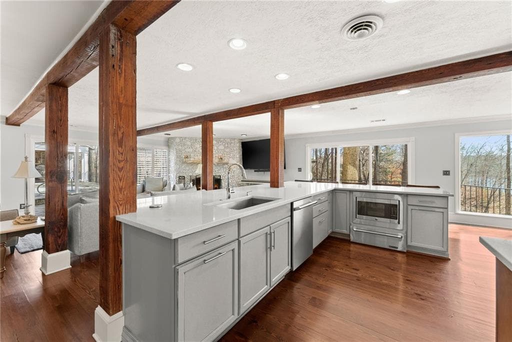 6 bedroom, 7 bathroom, 5,340 sq ft single family residence for rent at 5983 Nachoochee Trail, Flowery Branch, GA 30542 for $11,500 a month — photo 7