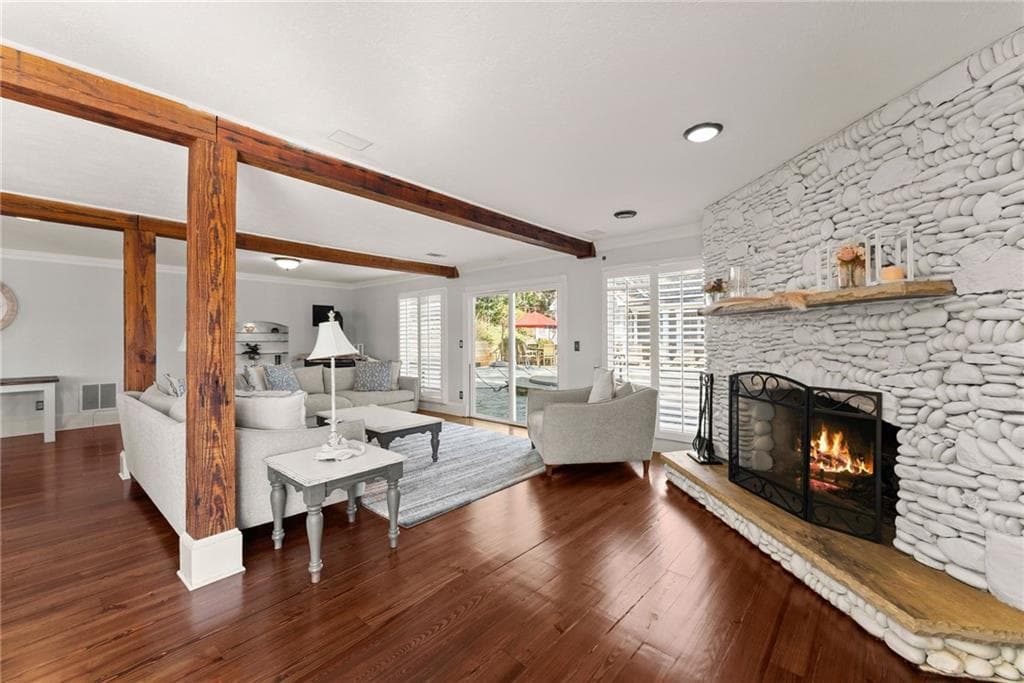 6 bedroom, 7 bathroom, 5,340 sq ft single family residence for rent at 5983 Nachoochee Trail, Flowery Branch, GA 30542 for $11,500 a month — photo 9