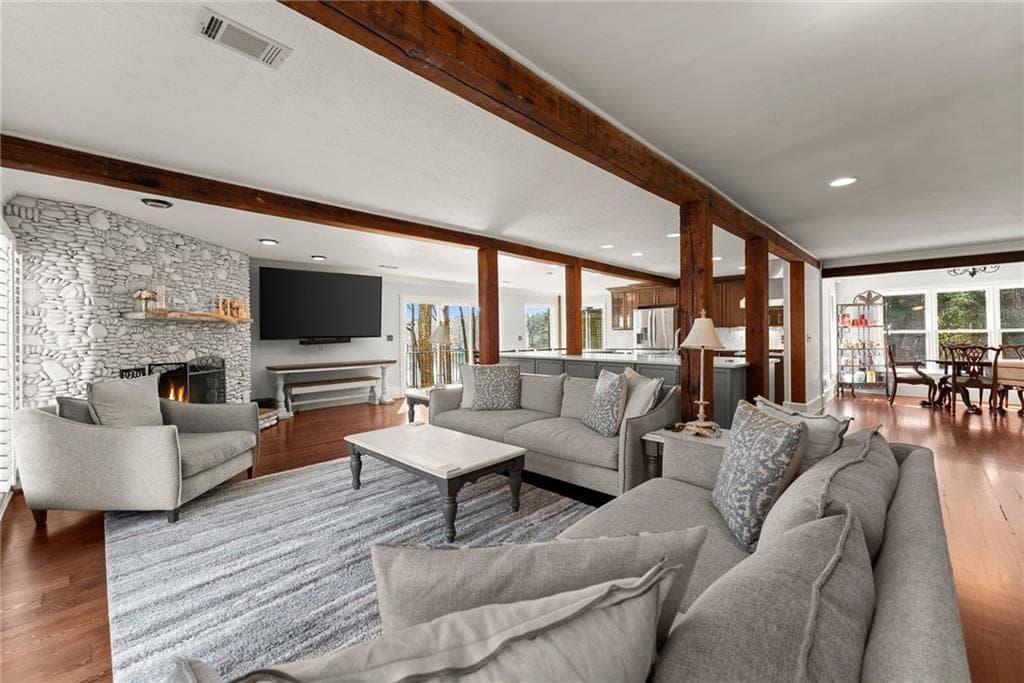6 bedroom, 7 bathroom, 5,340 sq ft single family residence for rent at 5983 Nachoochee Trail, Flowery Branch, GA 30542 for $11,500 a month — photo 10