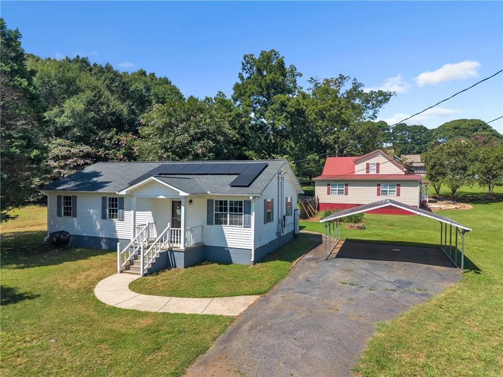 3 bedroom, 2 bathroom, 1,232 sq ft single family residence for sale at 108 Lillie Lane, Maysville, GA 30558 — photo 3