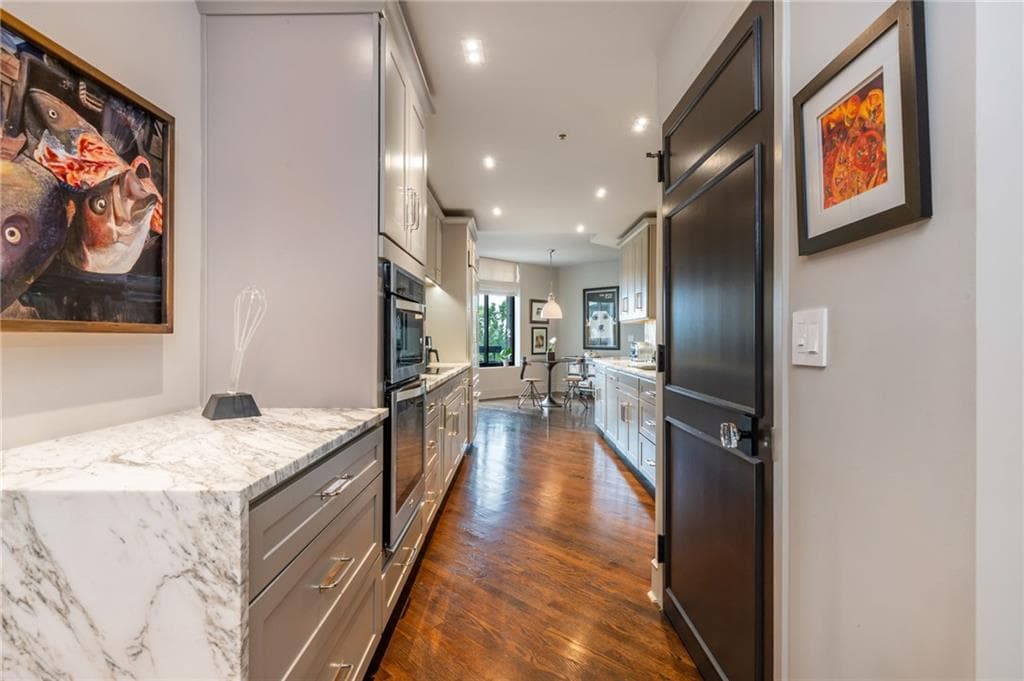 2 bedroom, 2 bathroom, 2,403 sq ft condominium for sale at 2660 Peachtree Road 12C, Atlanta, GA 30305 — photo 3