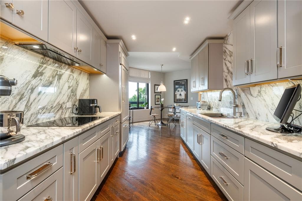 2 bedroom, 2 bathroom, 2,403 sq ft condominium for sale at 2660 Peachtree Road 12C, Atlanta, GA 30305 — photo 4
