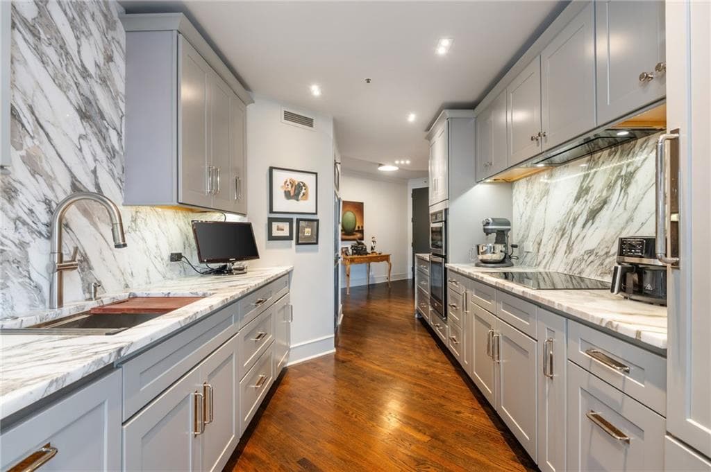2 bedroom, 2 bathroom, 2,403 sq ft condominium for sale at 2660 Peachtree Road 12C, Atlanta, GA 30305 — photo 6