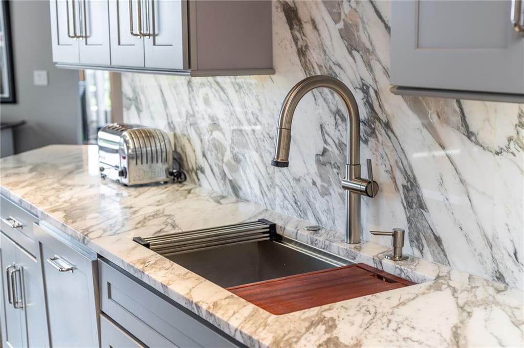 2 bedroom, 2 bathroom, 2,403 sq ft condominium for sale at 2660 Peachtree Road 12C, Atlanta, GA 30305 — photo 7