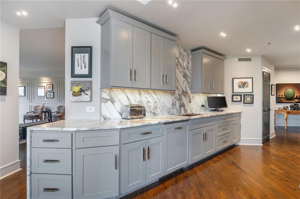 2 bedroom, 2 bathroom, 2,403 sq ft condominium for sale at 2660 Peachtree Road 12C, Atlanta, GA 30305 — photo 8