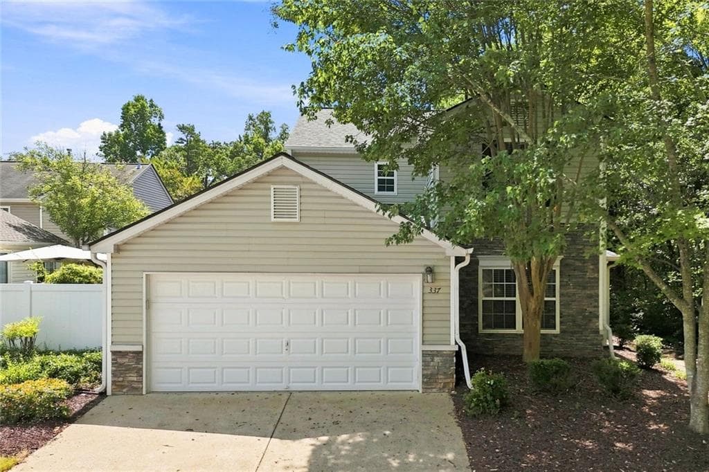 3 bedroom, 3 bathroom, 1,626 sq ft single family residence for sale at 337 W Oaks Trail, Woodstock, GA 30188