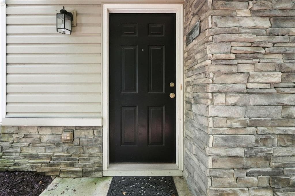 3 bedroom, 3 bathroom, 1,626 sq ft single family residence for sale at 337 W Oaks Trail, Woodstock, GA 30188 — photo 2