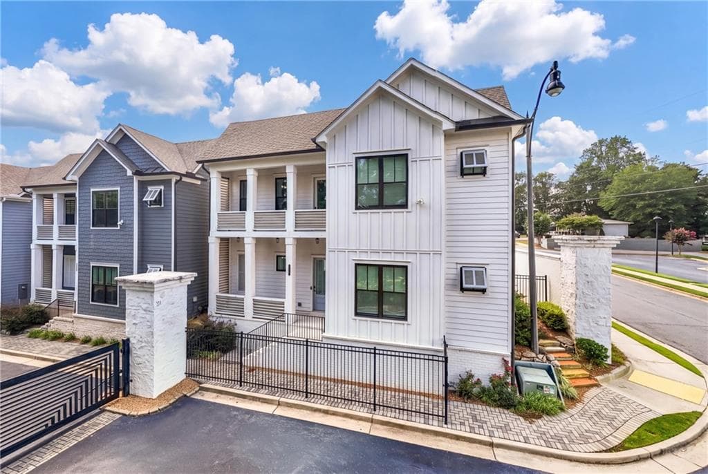 5 bedroom, 6 bathroom, 3,909 sq ft single family residence for sale at 2451 Lizdionne Loop, Marietta, GA 30062 — photo 2