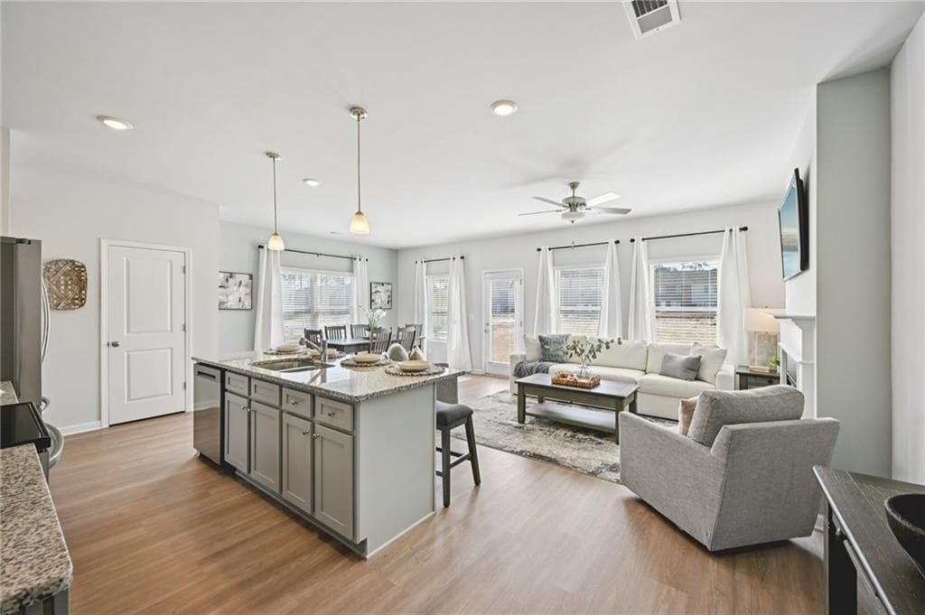 4 bedroom, 3 bathroom, 1,817 sq ft townhouse for sale at 1461 Barlow Road, Lithonia, GA 30058 — photo 4
