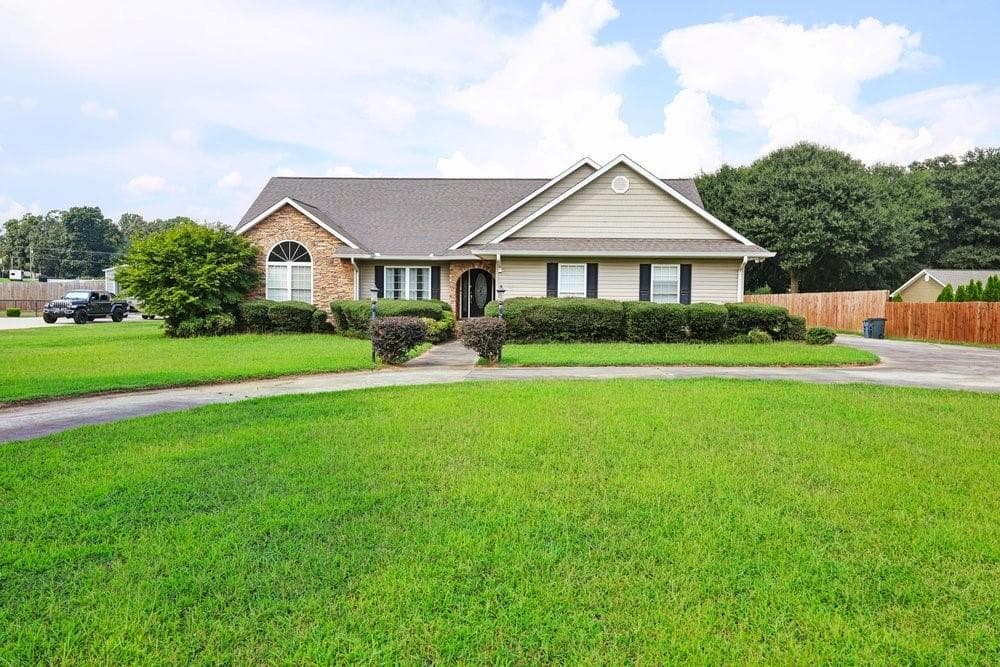 3 bedroom, 3 bathroom, 2,354 sq ft single family residence for sale at 107 Cedar Pond Road, Hartwell, GA 30643
