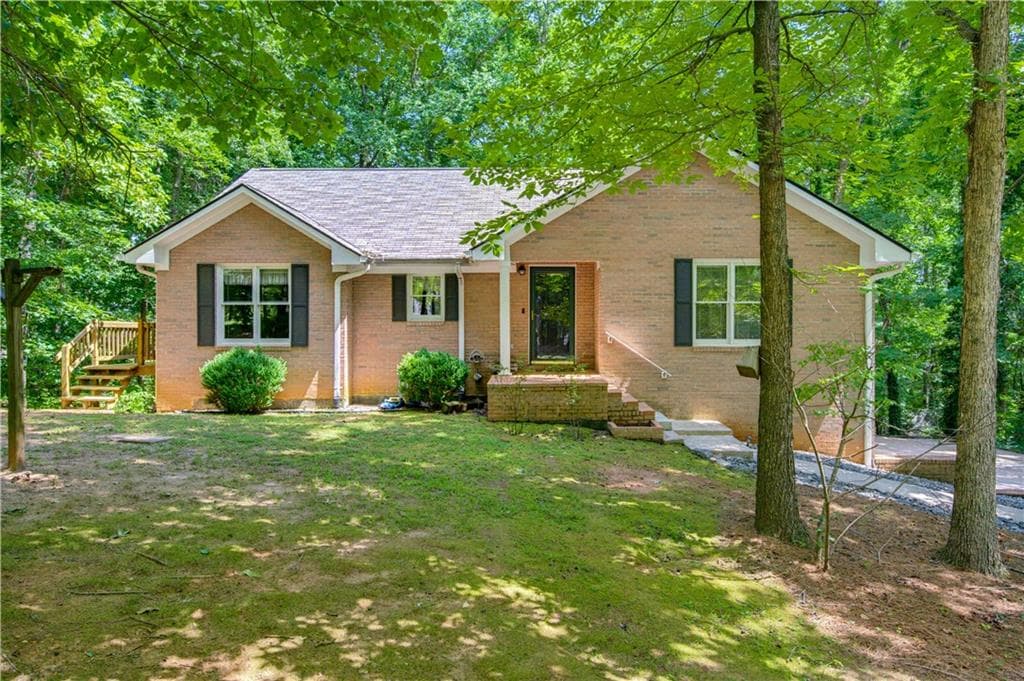 3 bedroom, 3 bathroom, 2,566 sq ft single family residence for sale at 3655 Southlake Circle, Cumming, GA 30041