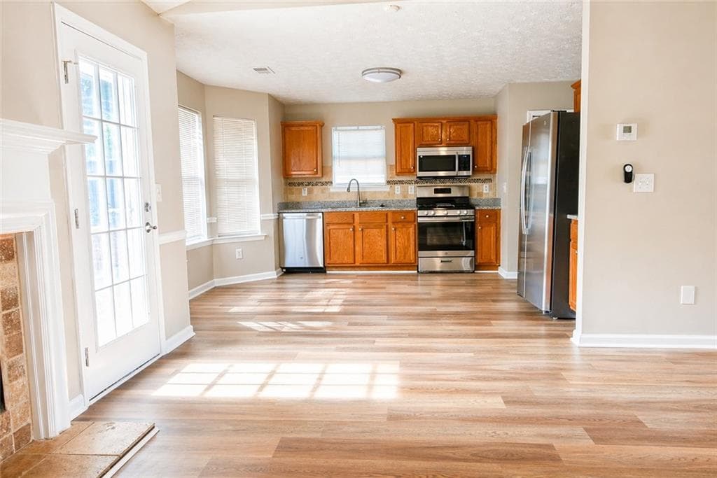 3 bedroom, 2 bathroom, 1,134 sq ft single family residence for sale at 140 Tillman Court, Mcdonough, GA 30253 — photo 7