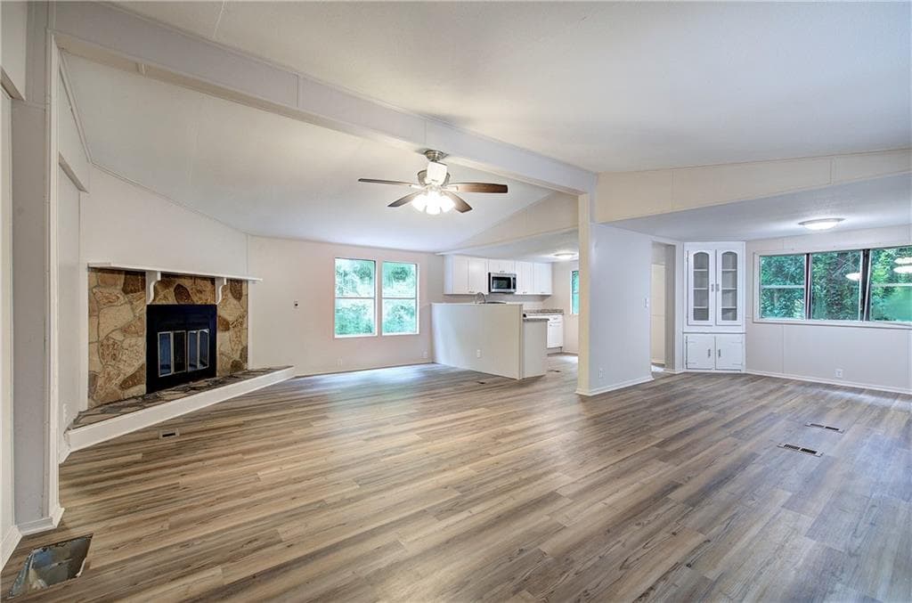 3 bedroom, 2 bathroom, 1,200 sq ft single family residence for sale at 5160 E Holiday Court, Acworth, GA 30102 — photo 3